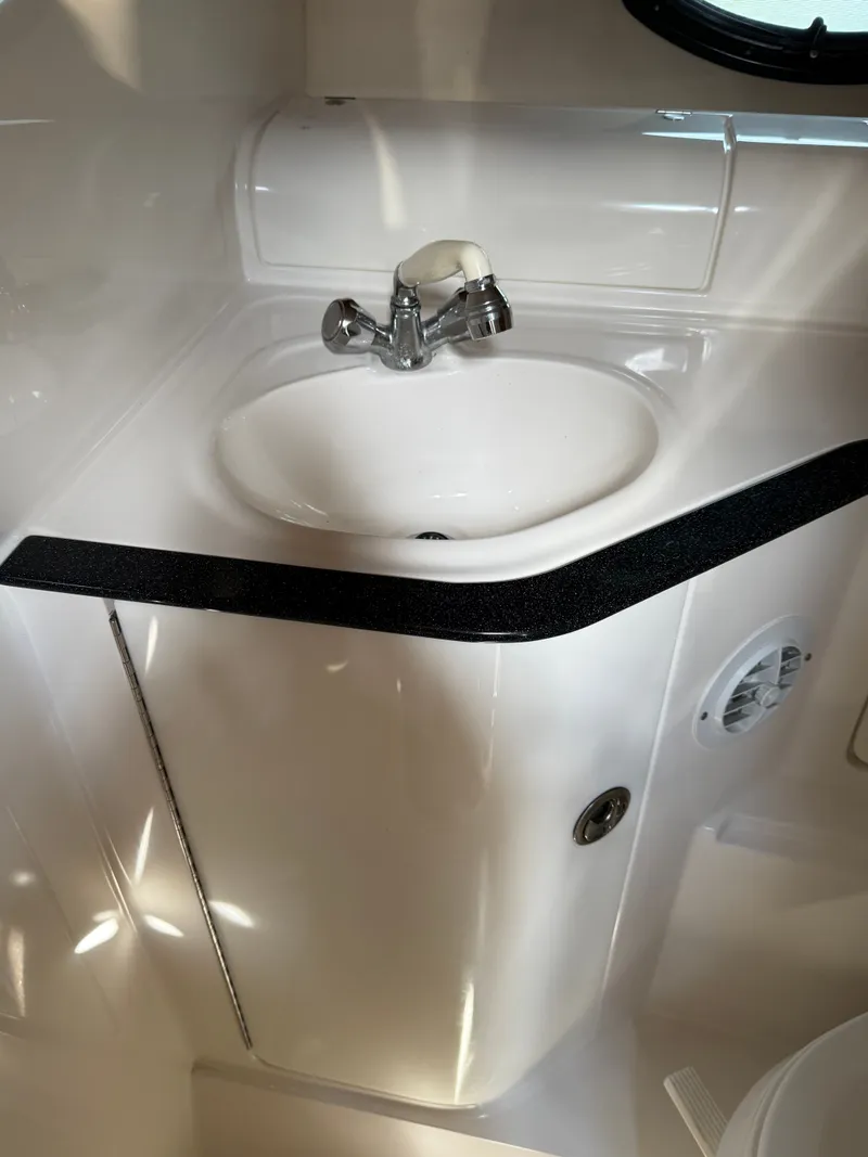 Slide: The Image of Regal Commodore 3260 2004 - 15