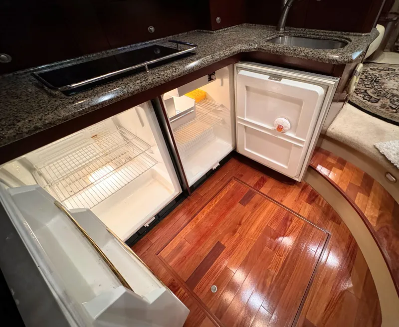 Slide: The Image of Sea Ray 52 Sedan Bridge 2006 - 28