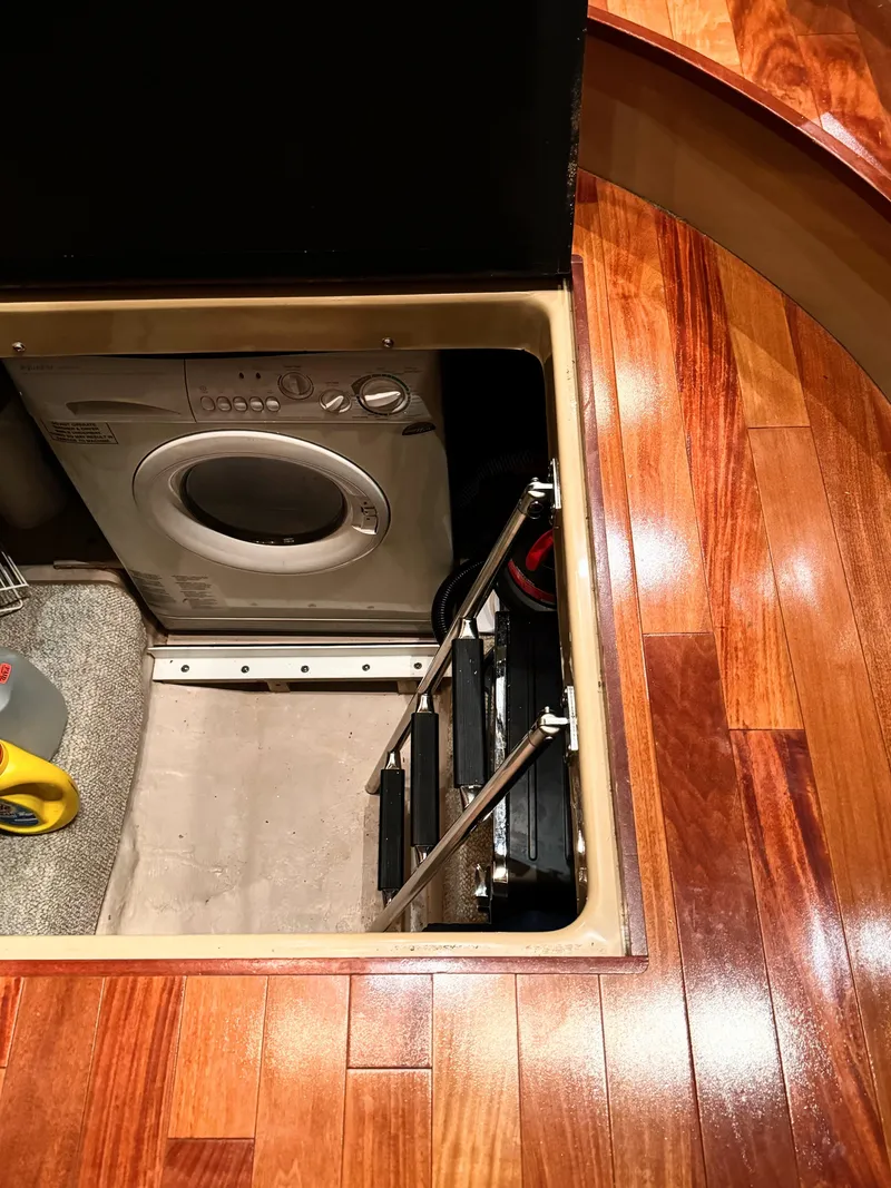 Slide: The Image of Sea Ray 52 Sedan Bridge 2006 - 29