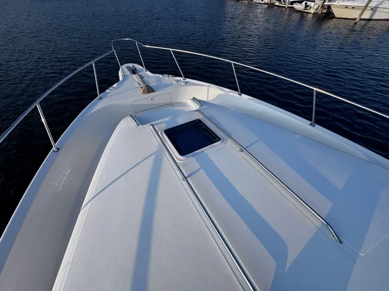 Slide: The Image of Sea Ray 450 Express Bridge 2000 - 12