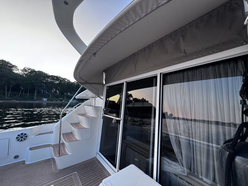 Slide: The Image of Sea Ray 450 Express Bridge 2000 - 19