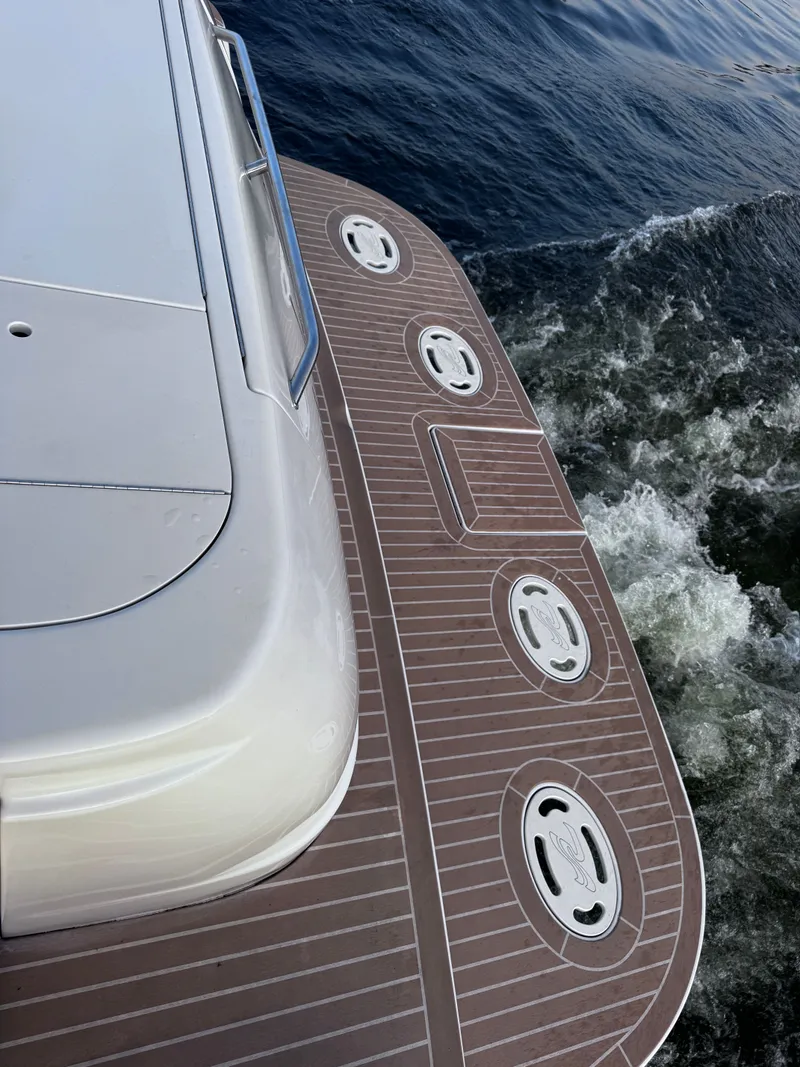 Slide: The Image of Sea Ray 450 Express Bridge 2000 - 21