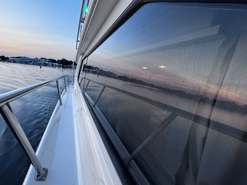 Slide: The Image of Sea Ray 450 Express Bridge 2000 - 25