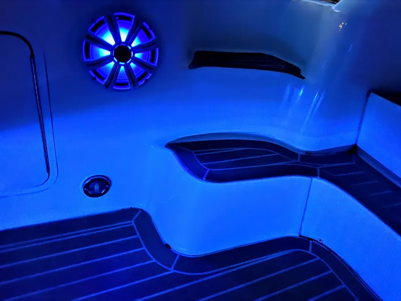 Slide: The Image of Sea Ray 450 Express Bridge 2000 - 26