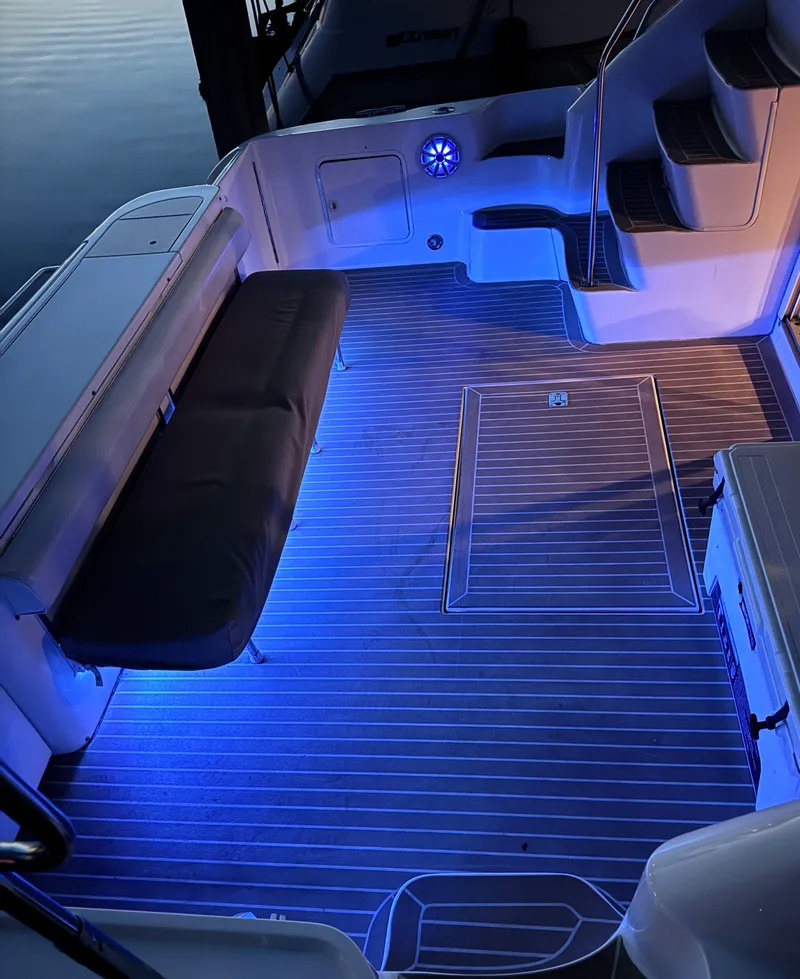 Slide: The Image of Sea Ray 450 Express Bridge 2000 - 27