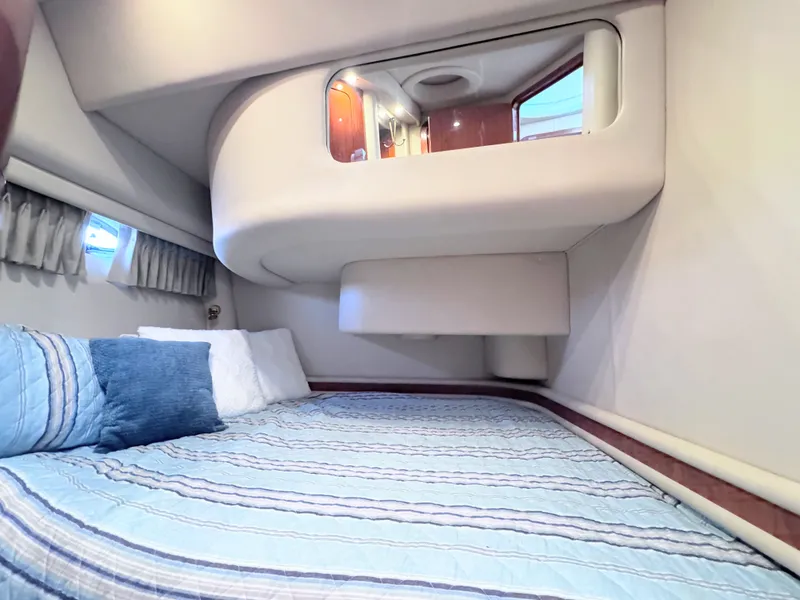 Slide: The Image of Sea Ray 450 Express Bridge 2000 - 43