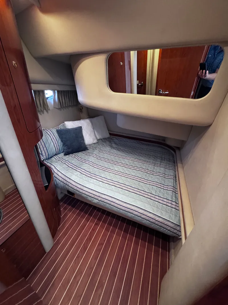 Slide: The Image of Sea Ray 450 Express Bridge 2000 - 44