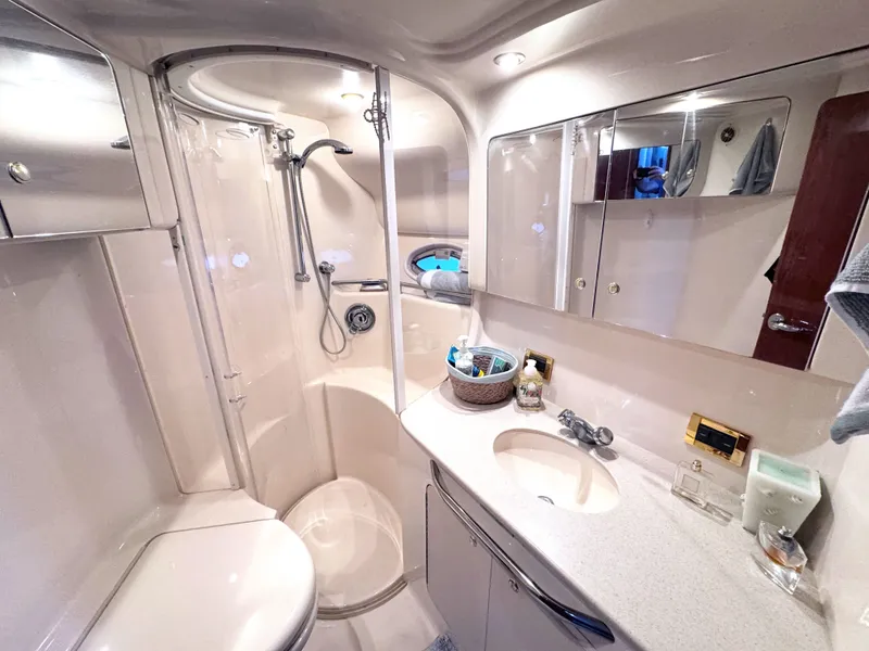 Slide: The Image of Sea Ray 450 Express Bridge 2000 - 46