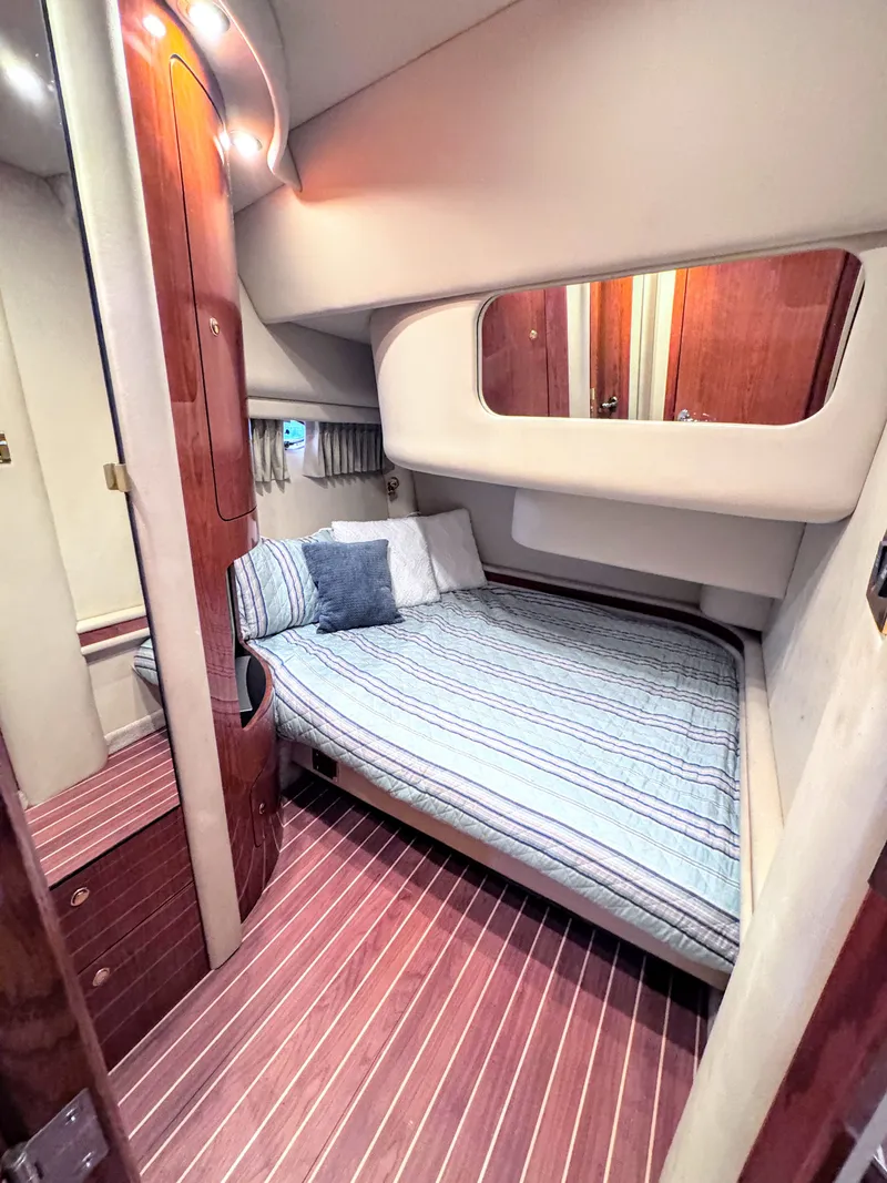 Slide: The Image of Sea Ray 450 Express Bridge 2000 - 47