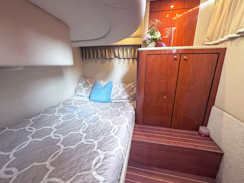 Slide: The Image of Sea Ray 450 Express Bridge 2000 - 50