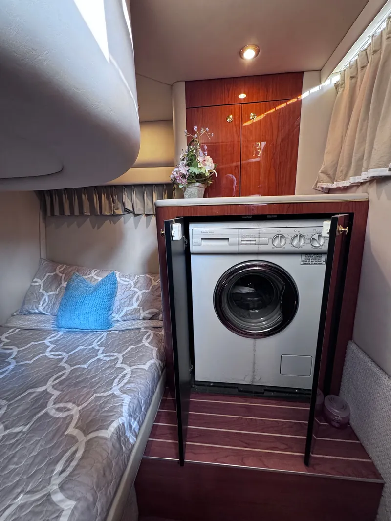 Slide: The Image of Sea Ray 450 Express Bridge 2000 - 51