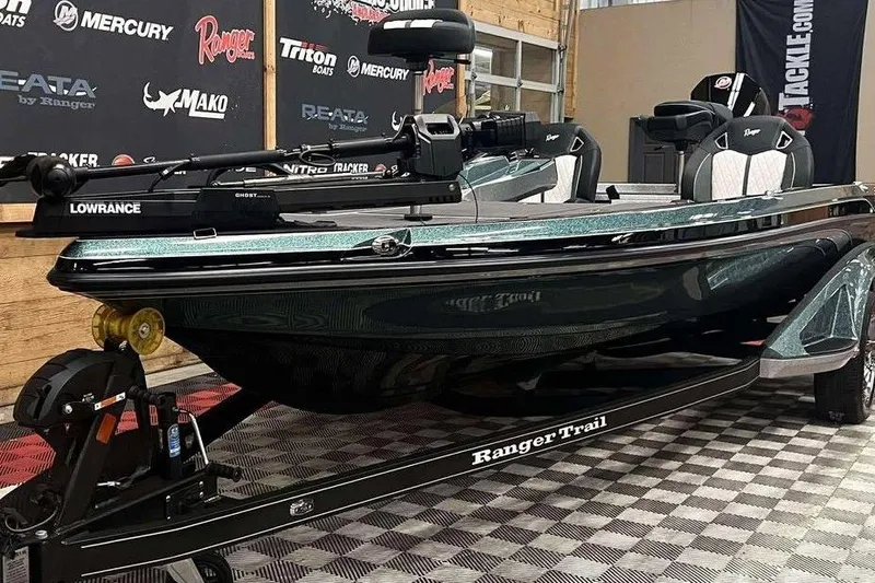 Slide: The Image of 2026 Ranger Z520R Cup-Equipped boat on display, featuring Lowrance equipment and sleek design. - 5