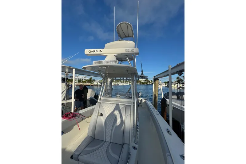 Slide: The Image of 2022 SeaVee 322 Z boat docked, featuring Garmin equipment under a clear blue sky. - 25