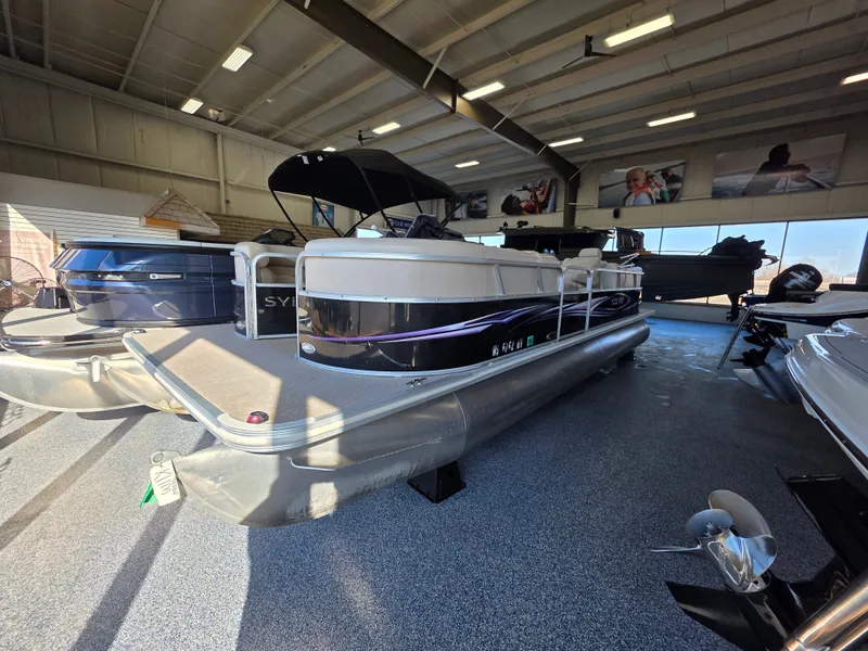 The Image of 2012 Sylvan 8524 Mirage LZ pontoon boat in showroom. - 0
