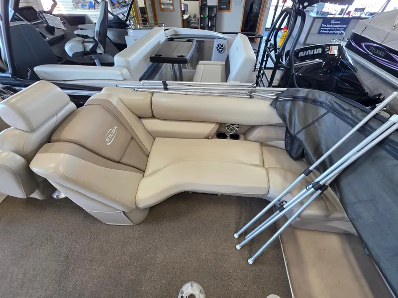 Slide: The Image of Interior of a 2012 Sylvan 8524 Mirage LZ pontoon boat. - 5