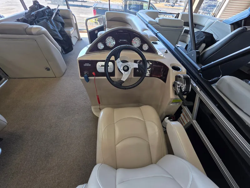 Slide: The Image of Interior of a 2012 Sylvan 8524 Mirage LZ pontoon boat. - 6