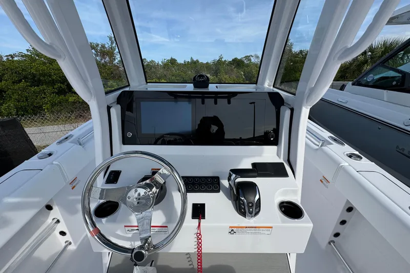 Slide: The Image of Sportsman Heritage 231 helm and electronics layout - 10