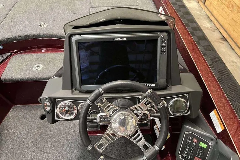 Slide: The Image of 2018 Ranger Z520L boat dashboard with Lowrance HDS display and steering wheel. - 5