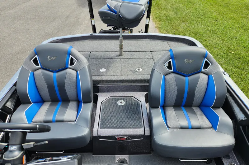 Slide: The Image of 2022 Ranger Z520R boat seats with blue and gray design, featuring Ranger logo. - 11