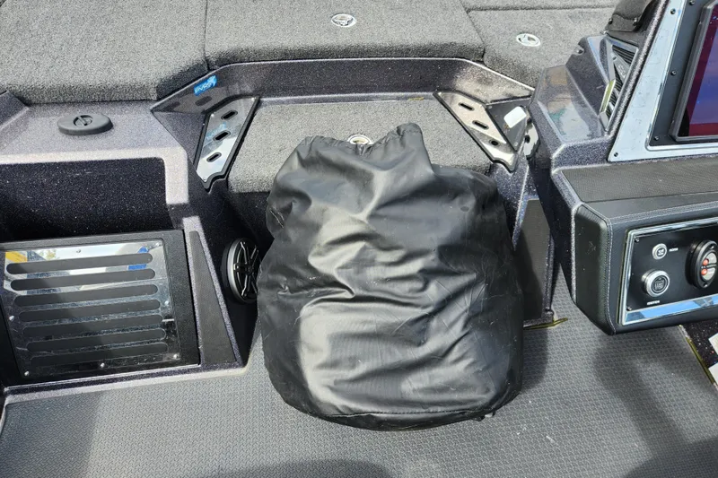 Slide: The Image of 2022 Ranger Z520R boat interior with black bag and control panel. - 13
