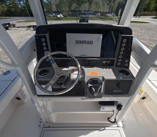 Slide: The Image of Robalo Cayman 246 sd 2026 - 18