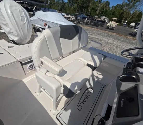 Slide: The Image of Robalo Cayman 246 sd 2026 - 20
