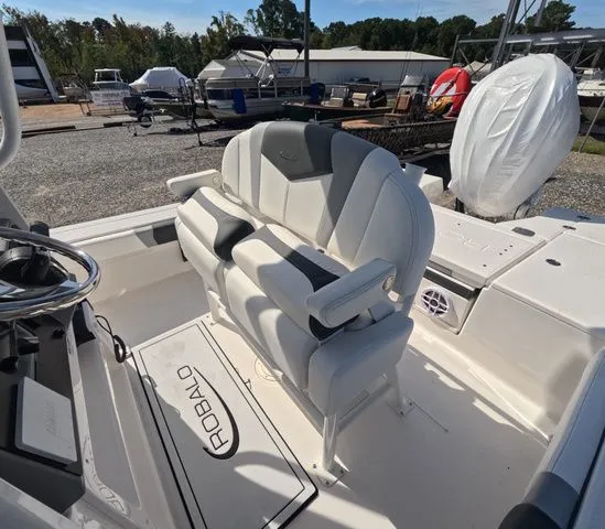 Slide: The Image of Robalo Cayman 246 sd 2026 - 21