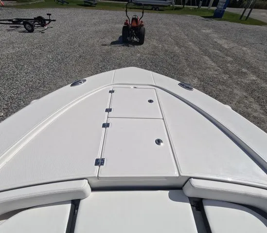 Slide: The Image of Robalo Cayman 246 sd 2026 - 33