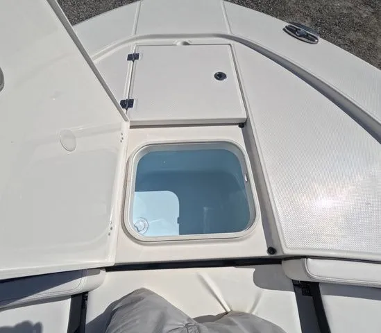 Slide: The Image of Robalo Cayman 246 sd 2026 - 34