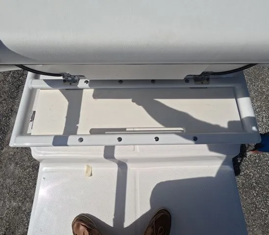 Slide: The Image of Robalo Cayman 246 sd 2026 - 41