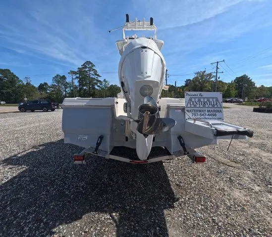 Slide: The Image of Robalo Cayman 246 sd 2026 - 6