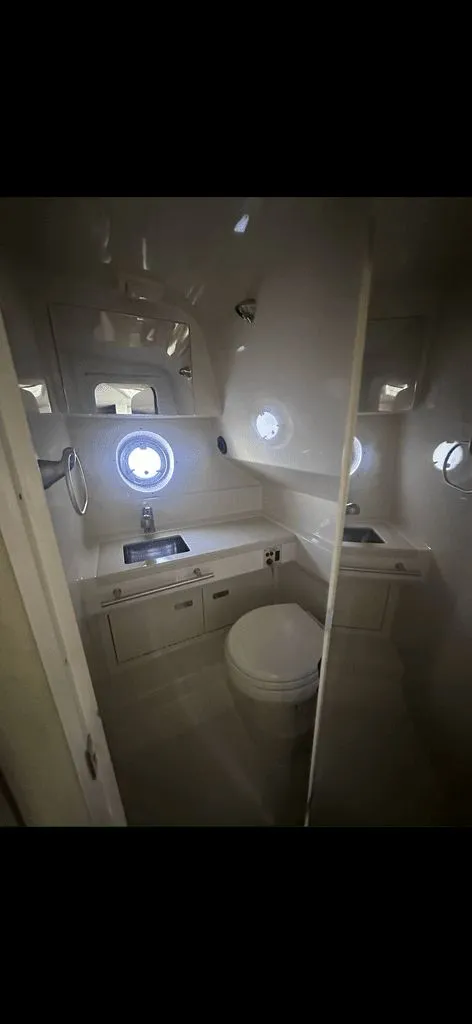 Slide: The Image of Sea Ray 310 Sundancer 2010 - 11