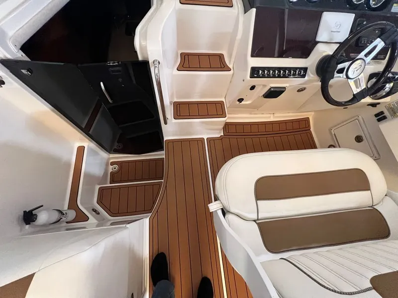 Slide: The Image of Sea Ray 310 Sundancer 2010 - 4