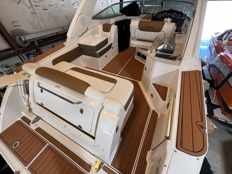 Slide: The Image of Sea Ray 310 Sundancer 2010 - 5