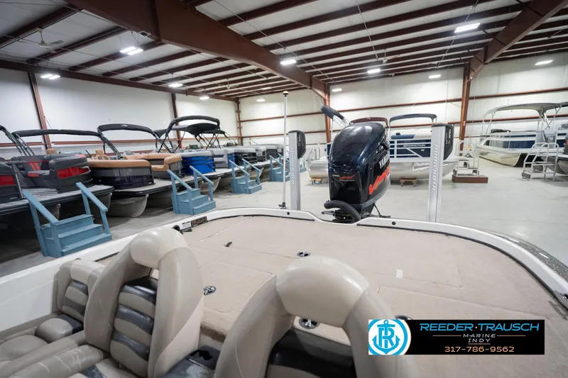 Slide: The Image of 2003 Nitro 911 CDC boat interior with trolling motor in a showroom. - 22