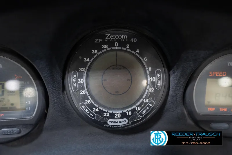 Slide: The Image of Gauge on 2003 Nitro 911 CDC dashboard, displaying pressure in PSI/kPa. - 32