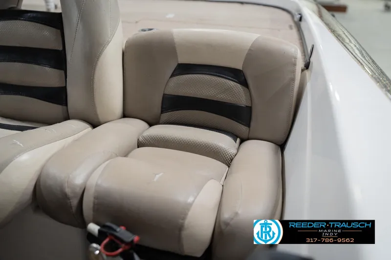 Slide: The Image of Boat seat on a 2003 Nitro 911 CDC with Yamaha engine in showroom. - 40