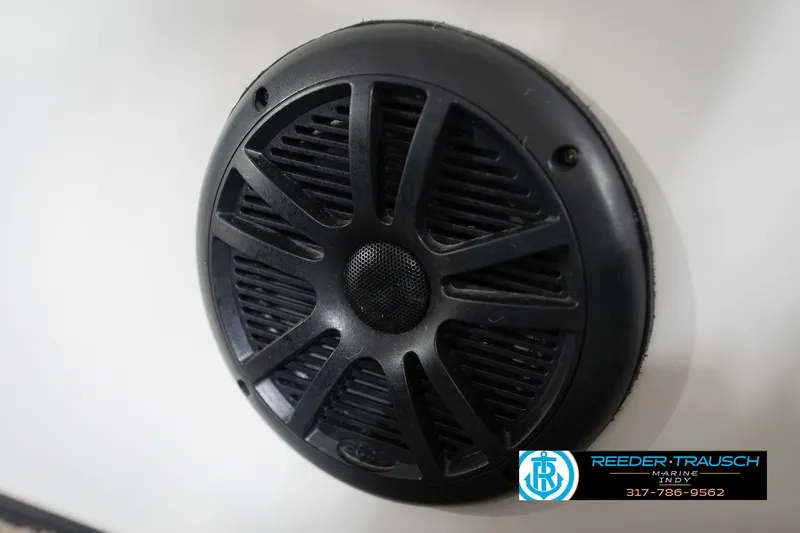 Slide: The Image of 2003 Nitro 911 CDC boat with Yamaha VMAX HPDI outboard motor in a showroom. - 44