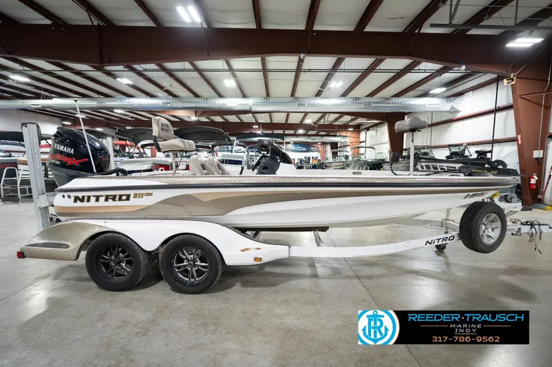 Slide: The Image of 2003 Nitro 911 CDC boat with Yamaha 250 engine in a showroom. - 6