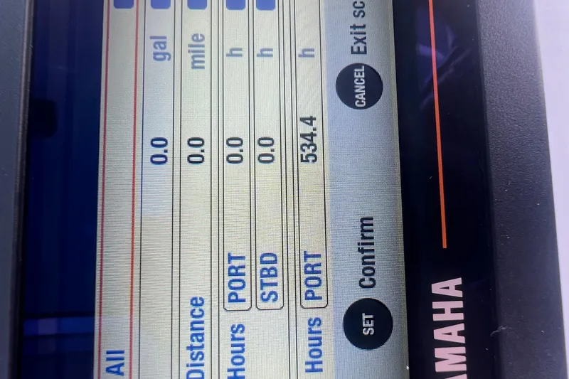 Slide: The Image of Yamaha display showing 534.4 hours on 2019 Sea Hunt Gamefish 25 boat. - 12