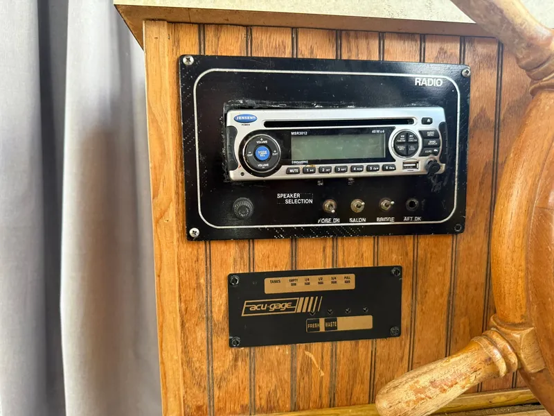 Slide: The Image of Jamestowner 16 x 72 Houseboat 1994 - 14