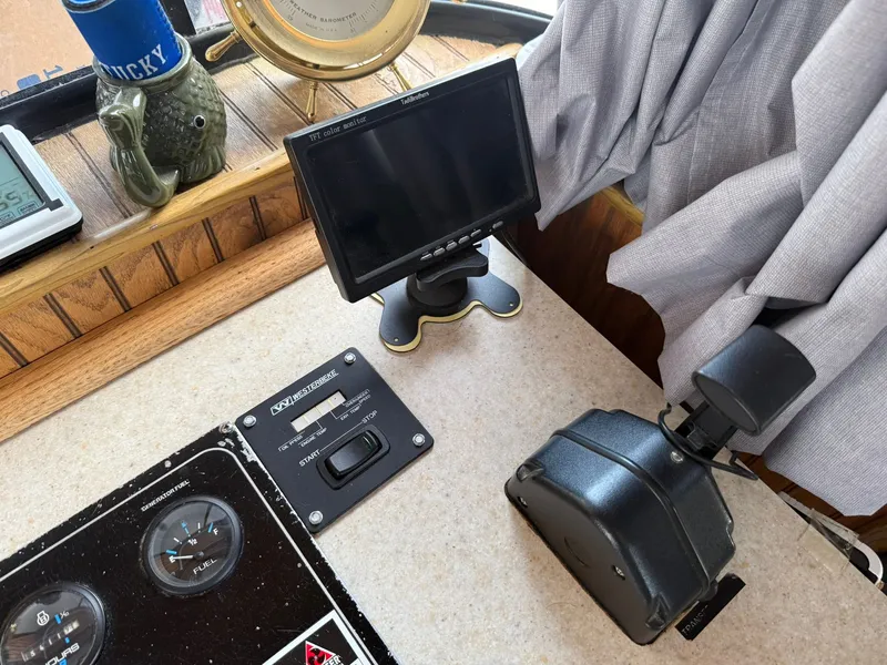 Slide: The Image of Jamestowner 16 x 72 Houseboat 1994 - 17