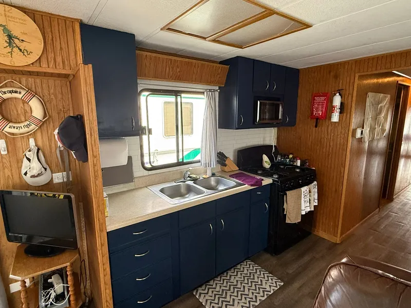 Slide: The Image of Jamestowner 16 x 72 Houseboat 1994 - 20