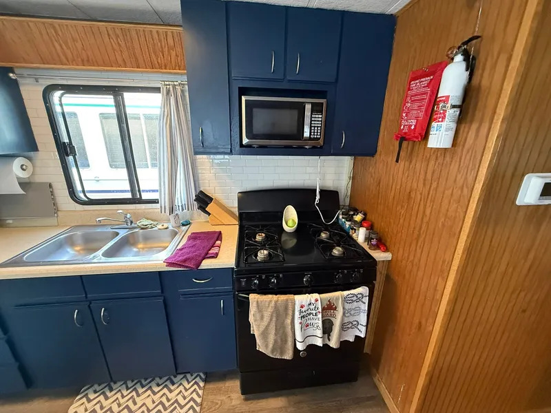 Slide: The Image of Jamestowner 16 x 72 Houseboat 1994 - 22