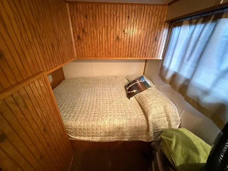 Slide: The Image of Jamestowner 16 x 72 Houseboat 1994 - 24