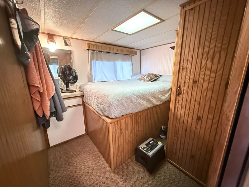 Slide: The Image of Jamestowner 16 x 72 Houseboat 1994 - 26