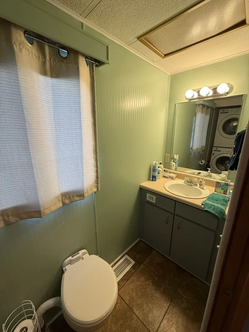 Slide: The Image of Jamestowner 16 x 72 Houseboat 1994 - 27