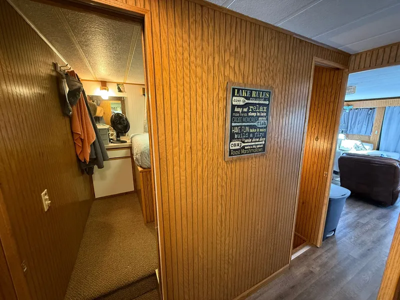 Slide: The Image of Jamestowner 16 x 72 Houseboat 1994 - 32