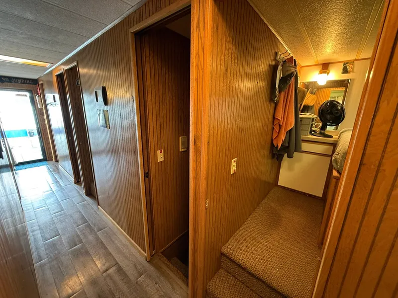 Slide: The Image of Jamestowner 16 x 72 Houseboat 1994 - 33