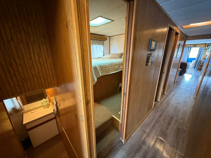 Slide: The Image of Jamestowner 16 x 72 Houseboat 1994 - 34